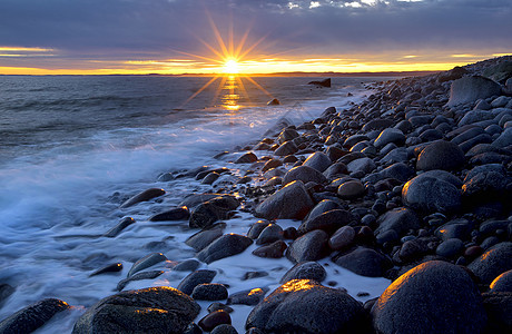莫埃伦 挪威反射波浪蓝色岩石风景海洋太阳滚动石头薄雾图片