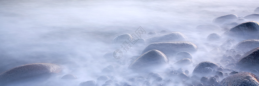 莫埃伦 挪威海岸海洋石头滚动蓝色峡湾风景岩石波浪反射图片