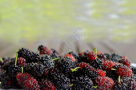 木浆莓场地厨师饮食农学家水果甜点灌木丛叶子绿色紫色图片