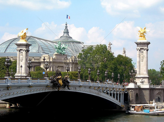 新歌剧和巴黎的一座桥图片