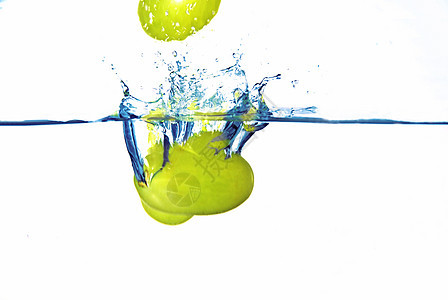 水中的葡萄漩涡厨房波纹烹饪蓝色食物气泡果汁液体水果图片