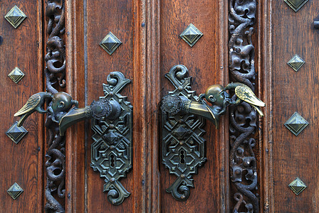 古老的门把手神话城堡戒指木头特写入口建筑学喇叭雕刻钥匙图片