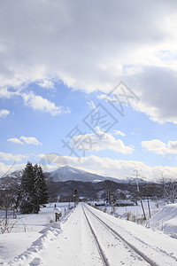 雪地和蓝天空白色蓝色场地雪原天空图片