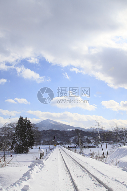 雪地和蓝天空白色蓝色场地雪原天空图片