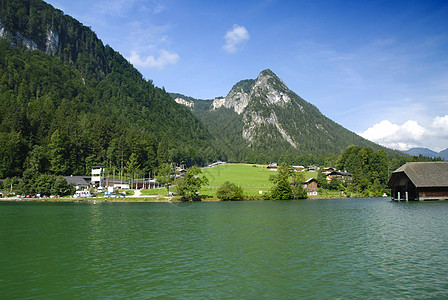 德国湖湖山脉高山树木丘陵房子蓝色柱子天空悬崖国王图片