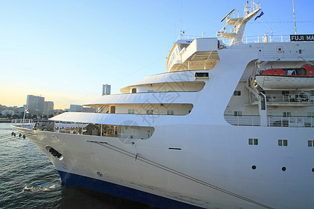 奥桑巴希横滨码头游轮码头白色海洋巡航天空假期娱乐旅游旅行港口图片