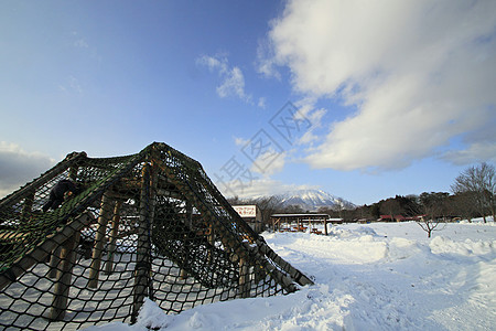 冬季伊瓦特山和雪田雪原蓝色天空粉末阴影地区图片