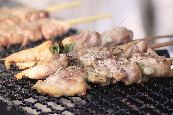 传统小鸡肉摊yakitori节日炙烤红烧街道烹饪美食食物大豆图片