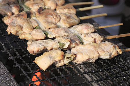 传统小鸡肉摊yakitori节日炙烤大豆食物烹饪红烧美食街道图片