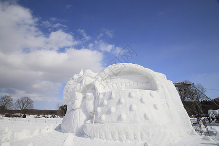 日本日积雪节雕刻冻结雪祭蓝天季节雕像图片