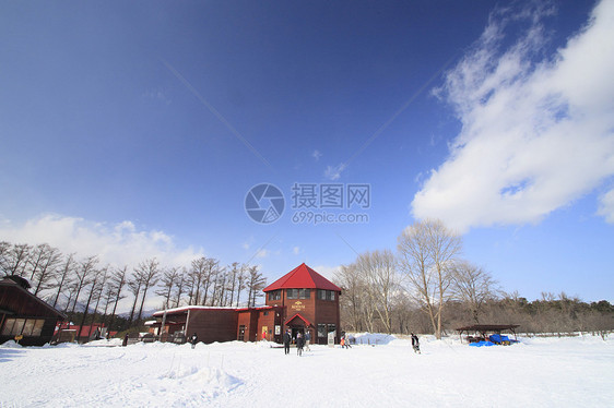日本日积雪节季节雪祭雕刻冻结蓝天雕像图片