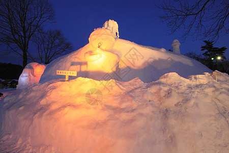 日本日积雪节水晶雪祭白色雪花季节雕刻雕像图片