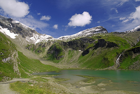 阿尔卑斯山和湖泊岩石高地悬崖蓝色风景生态旅游环境地块森林图片