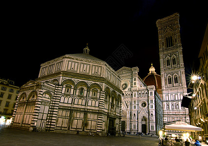佛罗伦萨和夜晚的大教堂教会广场寺庙全景月亮历史旅游景观艺术房屋图片