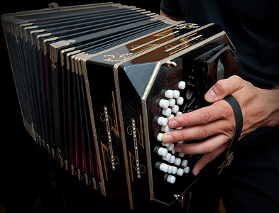 玩传统斗篷游戏风箱人类音乐采摘水平音乐家键盘气笛手风琴风格图片