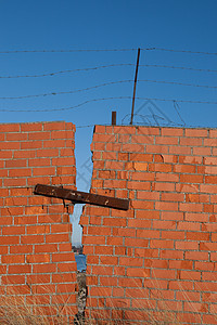 红砖破墙砖块建筑学石膏石头房子衰变裂缝建筑水泥砂浆图片