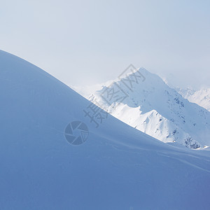 平面顶部暴风雪旅行滑雪天空岩石季节冰川风景顶峰太阳图片