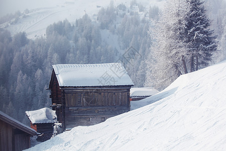 冬冬房天空季节问候语雪花星星森林小屋滑雪松树假期图片