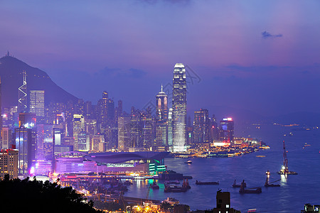 晚上在香港景观经济旅游港口玻璃顶峰城市假期市中心办公室图片