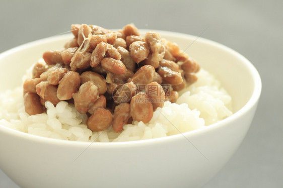 大米上发酵大豆食物饮食黄豆盘子美食营养图片