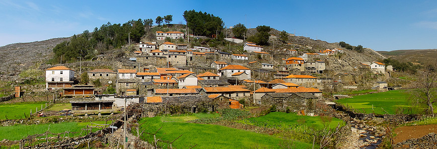 葡萄牙古老的穆塔塔村旅行乡村房子建筑场景树木岩石旅游村庄历史性图片