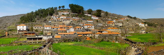 葡萄牙古老的穆塔塔村旅行乡村房子建筑场景树木岩石旅游村庄历史性图片