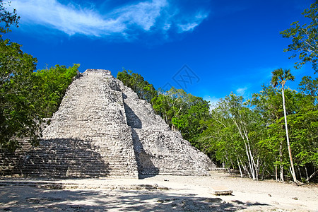 金字塔 墨西哥科巴旅行文明蓝色脚步天空寺庙考古学废墟半岛古物背景图片