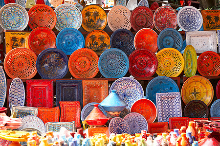 市场上的陶瓷纪念品产品杯子摊位旅游装饰文化团体餐具盘子图片