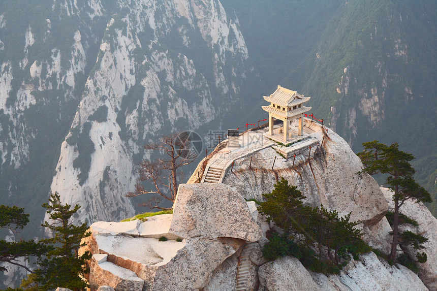 圣山华尚东峰的石塔Haushan建筑学顶峰宝塔爬坡旅游岩石亭子建筑寺庙首脑图片