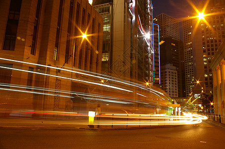 夜间在香港的交通市中心线条商业辉光戏剧性城市景观建筑街道驾驶图片