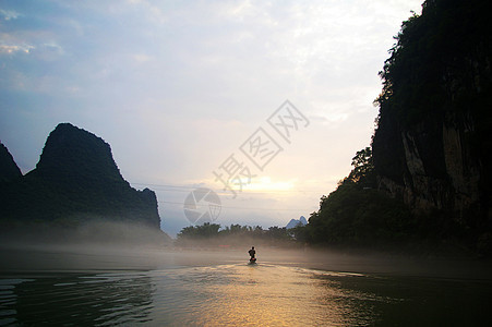 中国美丽的喀斯特山地景观天空村庄风景热带农村岩溶文化水路场景旅行图片