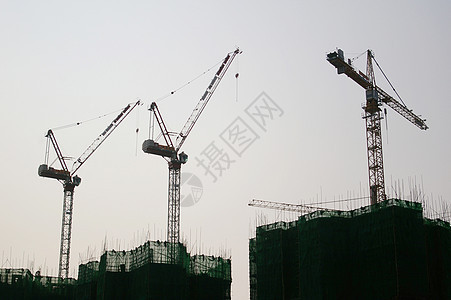 香港的建筑工地脚手架网络项目进步蓝色格子水泥商业起重机工程图片