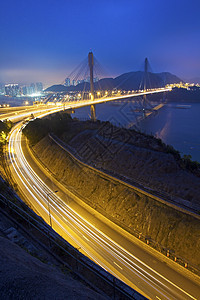 钟九桥 晚上在香港公路沿线的夜里图片