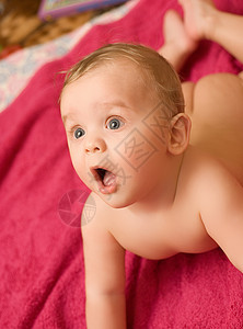 微笑婴儿儿子新生眼睛皮肤乐趣男性毛巾男生孩子童年图片