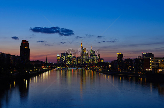 美因法兰克福 德国黄昏的德国观光摩天大楼天空梯度旅游游客世界高层建筑日落蓝色图片