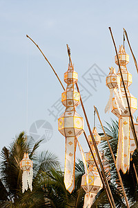 泰国北部灯光照亮历史天空灯笼街道装饰品古董艺术寺庙邮政文化图片