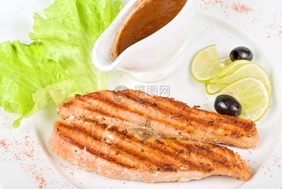 灰鲑鱼牛排盘子鱼片蒸汽油炸美食午餐牛扒营养用具餐厅图片