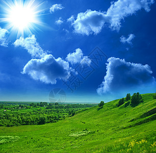 夏季风景农村晴天美丽远景农场草地阳光天空环境木头图片