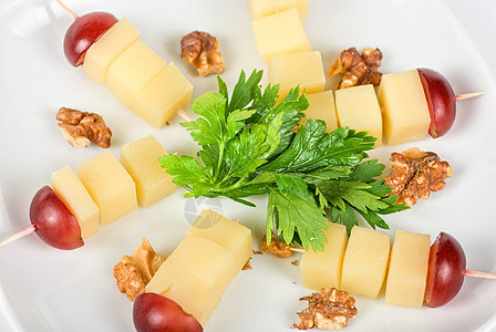 奶酪 葡萄和坚果奶制品美食午餐水果产品蓝色盘子食物厨房熟食图片