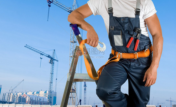 塔顶起仪表男性危险就业修理工安全起重机建设者工具工人图片