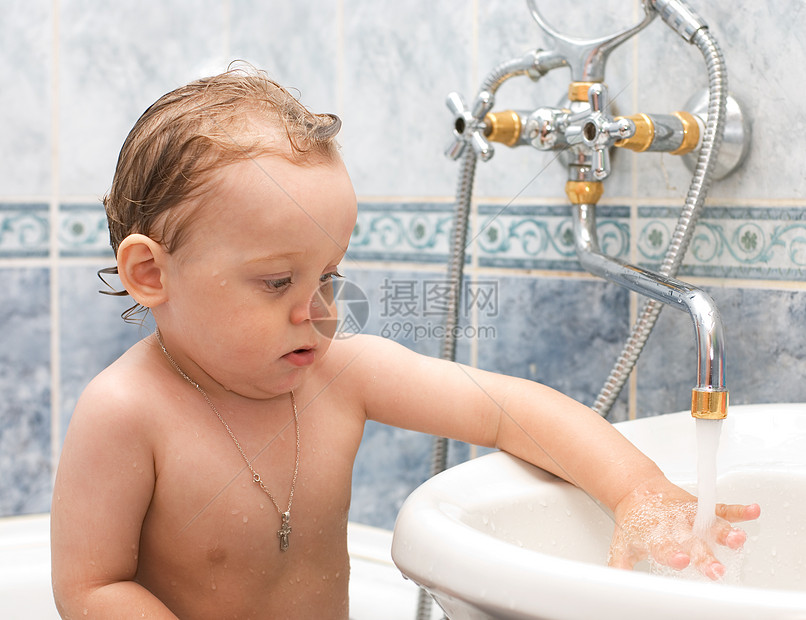 洗澡生活婴儿快乐浴缸淋浴喜悦乐趣孩子男生儿子图片