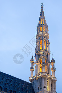 布鲁塞尔大广场市政厅塔塔楼旗帜圆顶城市蓝天尖塔天空大厅世界遗产正方形历史性图片