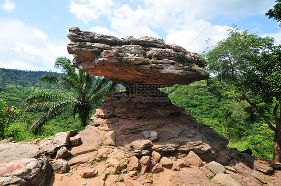 伞状岩石加纳城市远景气候森林景观热带蓝色公园风景蓝天图片