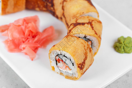 煎蛋饼寿司饮食寿司文化猪肉食物芝麻螃蟹叶子美味盒子图片