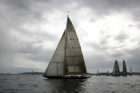 帆船竞争海洋追求运动蓝色休闲全景航行竞赛活动图片