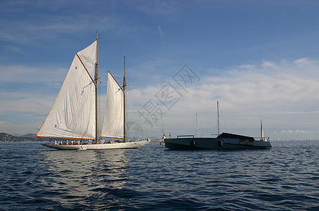 渔船帆船竞赛航行海洋休闲活动追求运动蓝色全景图片