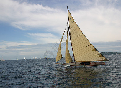 帆船竞争运动追求海洋蓝色航行活动全景休闲竞赛背景图片