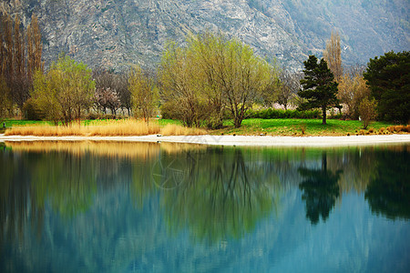 山区湖山脉高山公园池塘国家森林旅行镜子蓝色树木图片