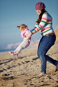 幸福家庭父母自由游戏孩子女性团体女士育儿假期女儿图片