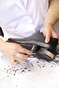 在鞋店工作锤子男士工艺传统专业职业生产织物就业工具图片